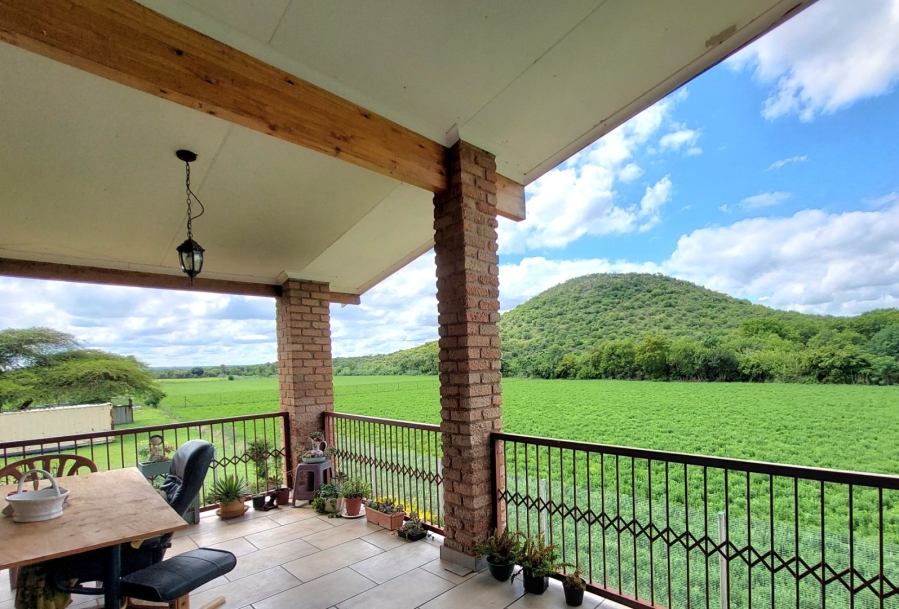 Commercial Property for Sale in Zoutpansdrift North West